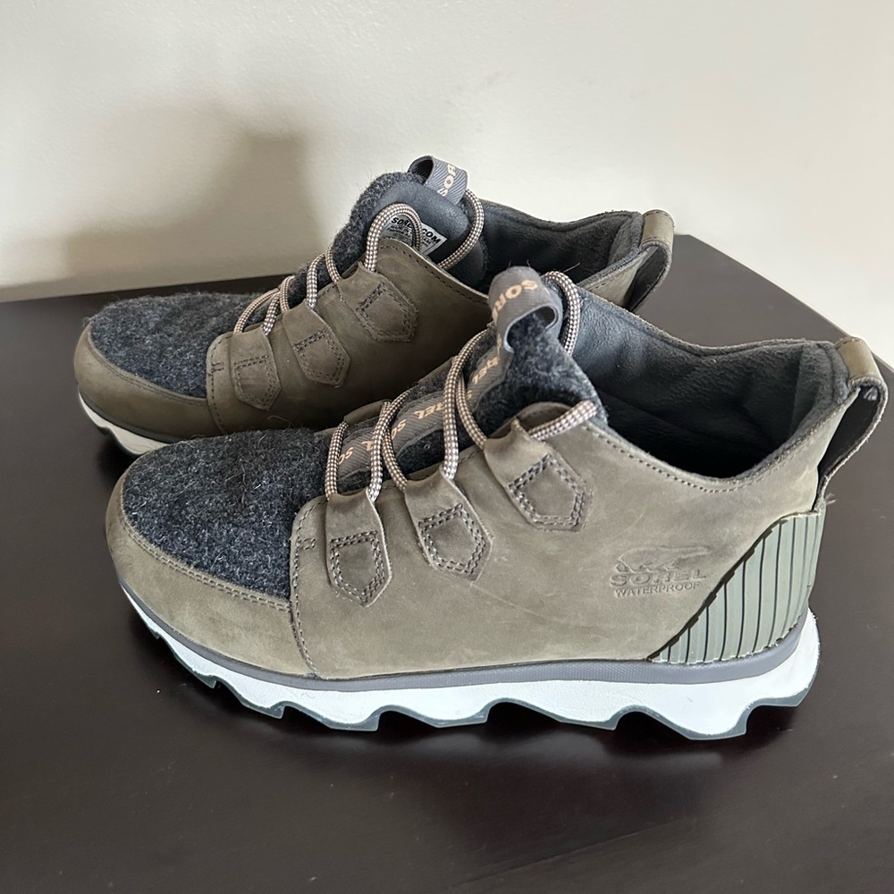 Women’s Kinetic Caribou Boot Sneaker Size 8.5
Color: Quarry